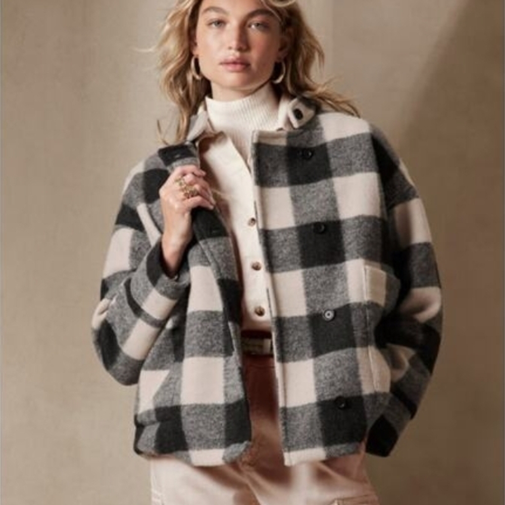 Banana Republic Black and Cream Plaid Teddy Jacket